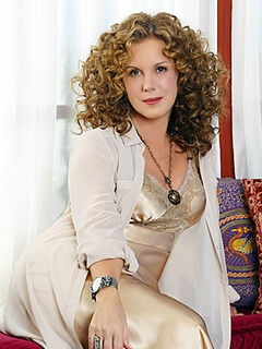 Elizabeth Perkins